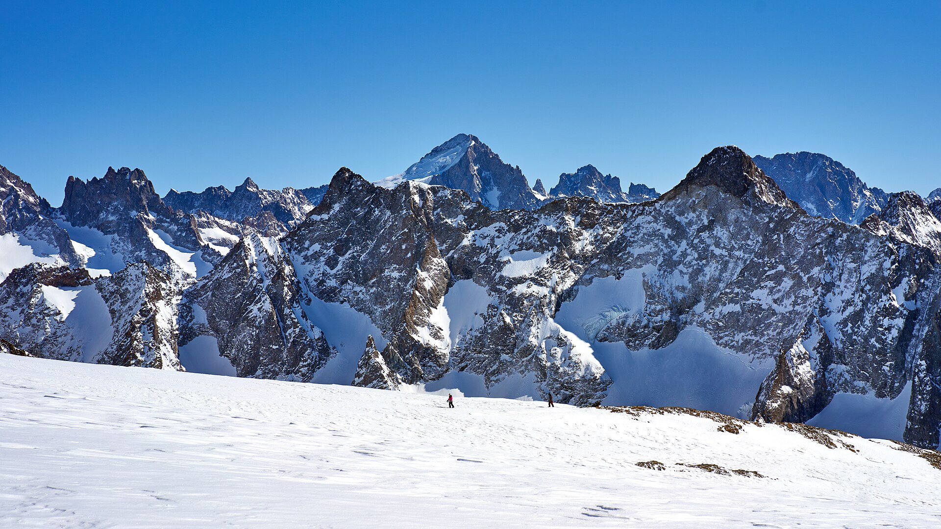 Le glacier de Mont-de-Lans à 3 400 m, Les 2 Alpes (mars 2020). Original 14,6 Mo : https://upload.wikimedia.org/wikipedia/commons/6/69/Glacier_de_Mont-de-Lans_-_