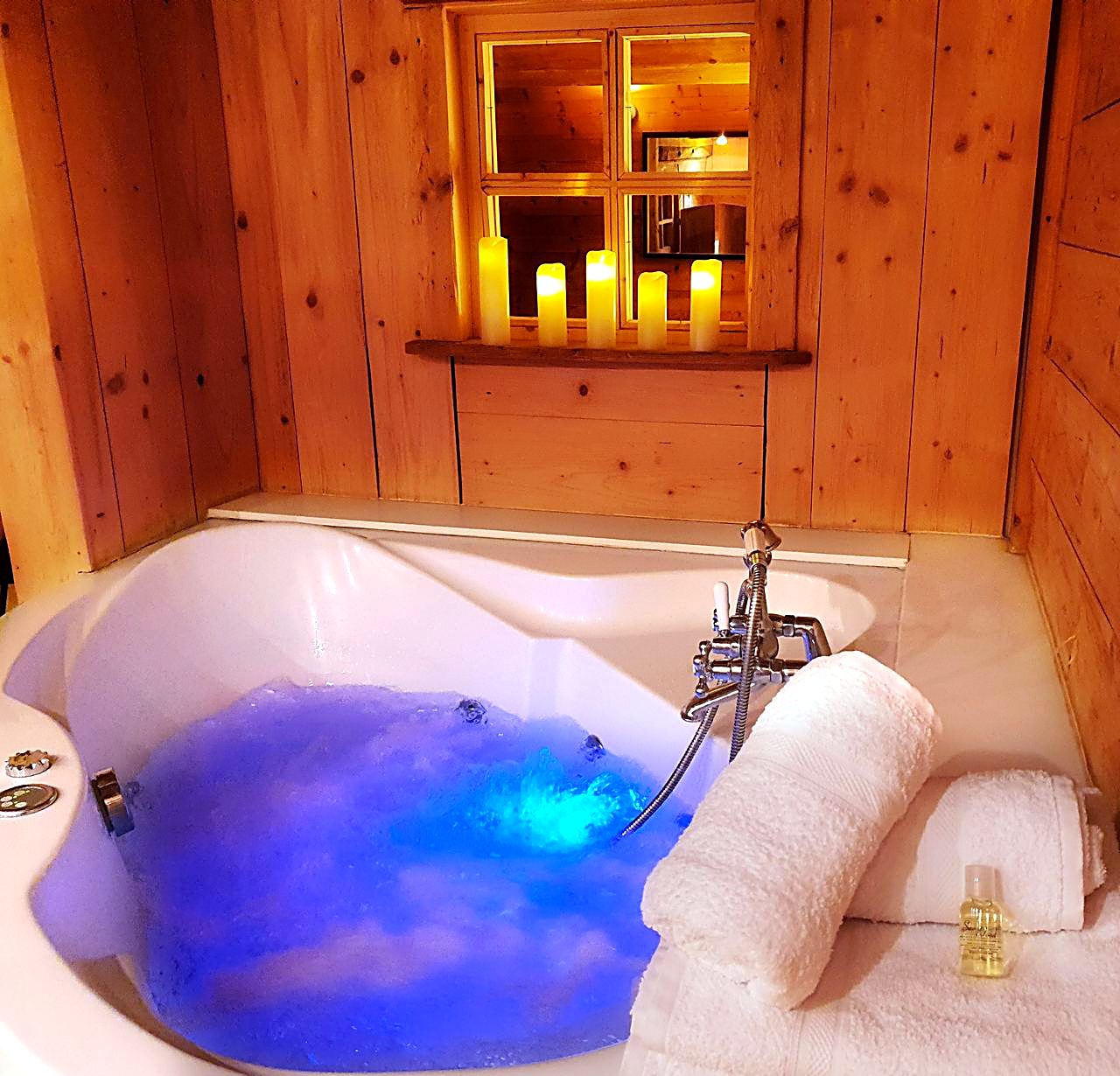 Die Whirlwanne der Master-Suite
