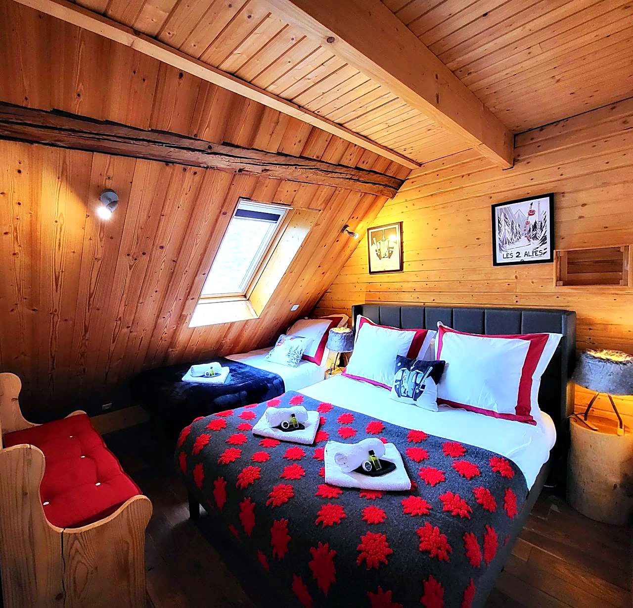 Zimmer mit Dachschräge