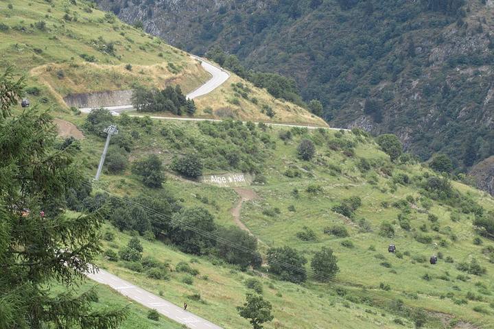 Les virages de l'Alpe d'Huez lors de l'étape finale du Tour de France Femmes 2024 (5184x3888)
